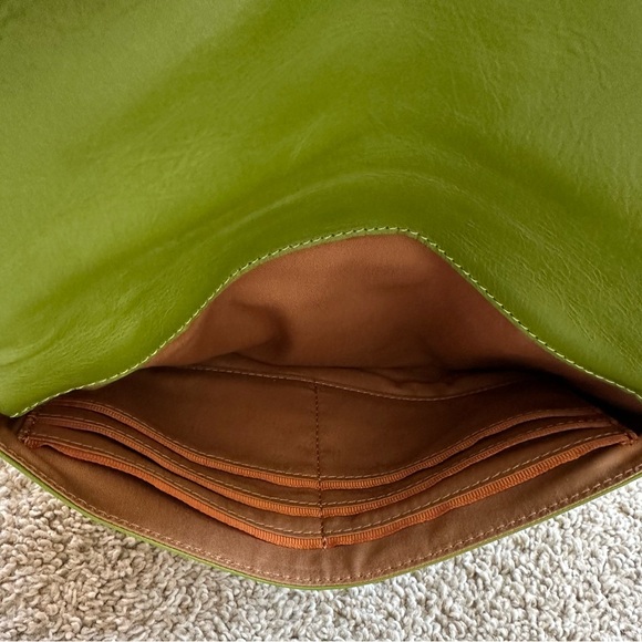 Hobo Lauren Wristlet Green Leather Women's Bag NWT - Picture 5 of 12